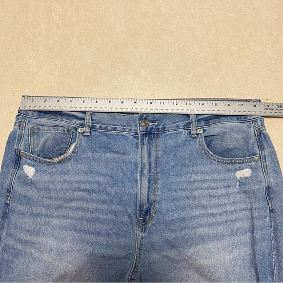 American Eagle Distressed Mom jeans Light wash Size Plus Size 18 Regular - Picture 9 of 16